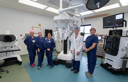 SVMC's perioperative team with the da Vinci 5 robot. 